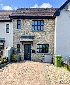 95 Cois na hAbhainn, Moate, Co. Westmeath. N37 C659.